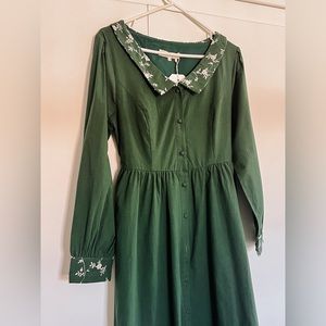 Simple Retro Riley Floral Embroidered Forest Green Dress